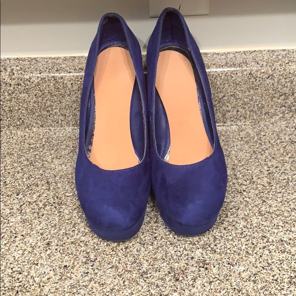 Blue wedges